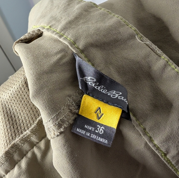 Eddie Bauer Mens Shorts Size 36 Beige Tan Hiking Outdoor Golf - Picture 3 of 5